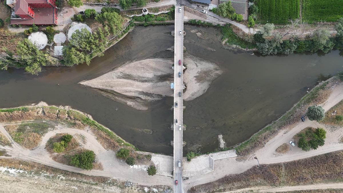 Sular çekilince ortaya çıktı: Tunca Nehri nin altı! 1