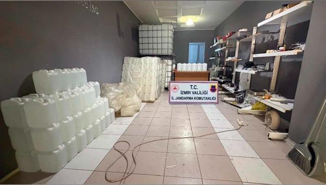 İzmir’de 2.5 milyon TL’lik kaçak alkol ve tütün operasyonu 1