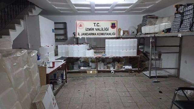 İzmir’de 2.5 milyon TL’lik kaçak alkol ve tütün operasyonu