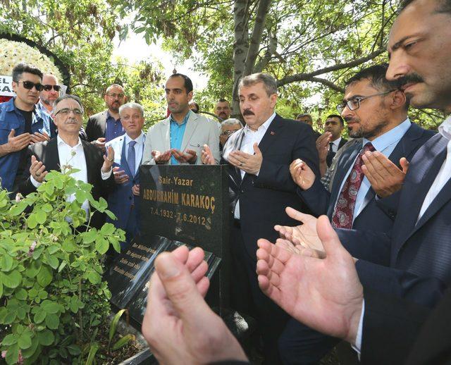 BBP Genel Başkanı Destici, Abdürrahim Karakoç'u mezarı başında andı