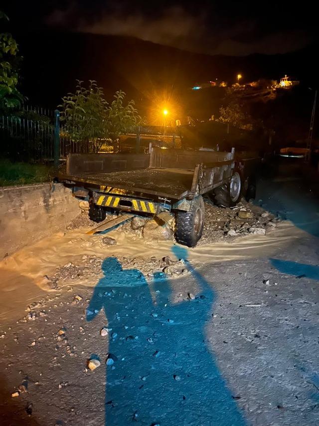 Artvin’de gece etkili olan sağanak taşkınlara neden oldu 6