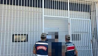 Jandarma aranan 2 şahsı yakaladı