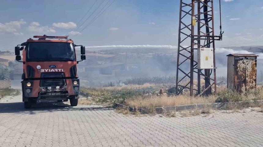 &Ccedil;orum&rsquo;da &ouml;rt&uuml; yangınını itfaiye s&ouml;nd&uuml;rd&uuml;