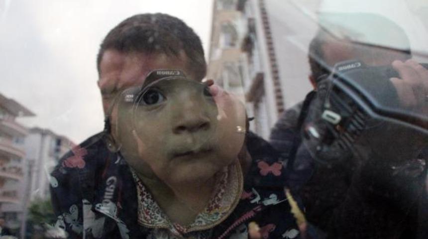 Bolu'da ilginç olay! Otomobilde mahsur kalan bebeğe bunu yaptı