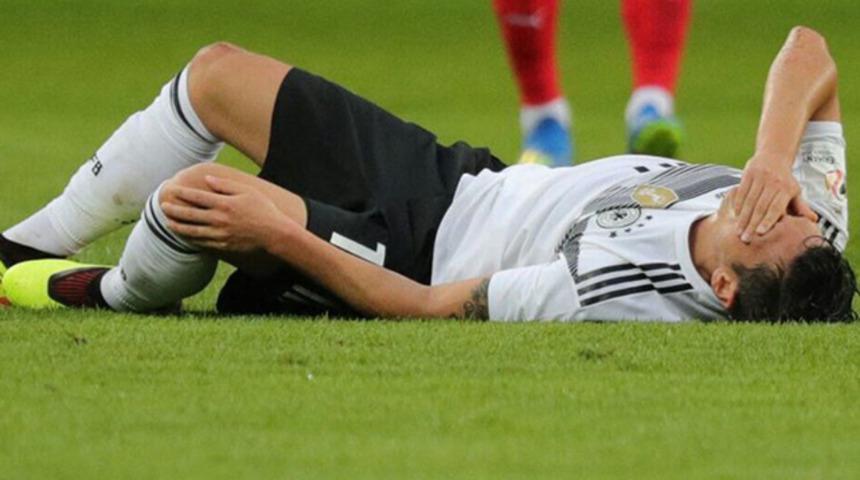 Mesut Özil Dünya Kupası'ndaki ilk maçı kaçırabilir!
