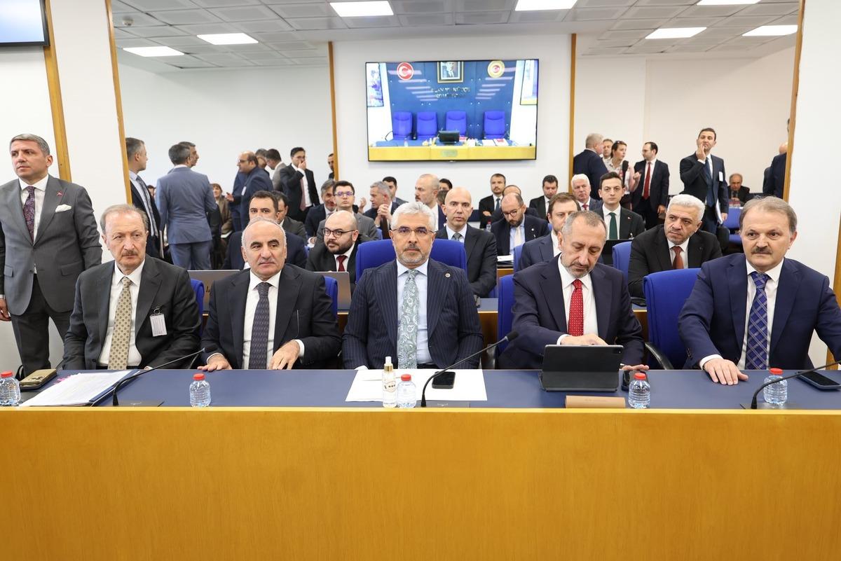 5,1 milyon emekliyi ilgilendiriyor: Emekli maaşı d&uuml;zenlemesi Komisyon da  500 dolar  vurgusu 2