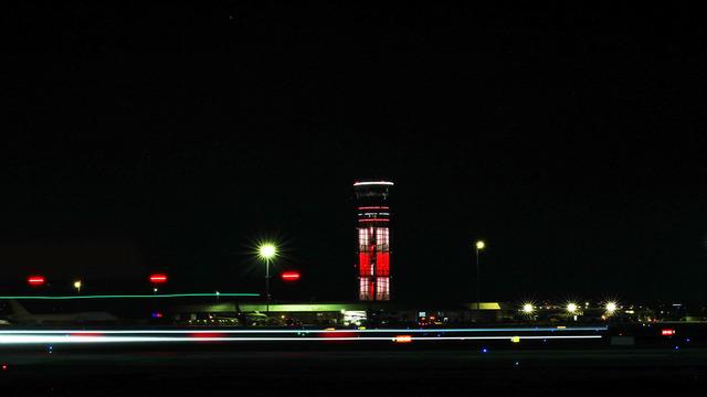 Sabiha Gökçen Havalimanı'nda hava trafik kontrol kulesi, 15 Temmuz'un 10. yıl dönümünde kırmızı-beyaza bürünecek