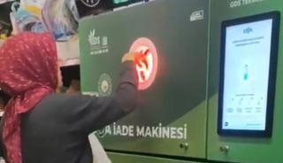 Kazan&ccedil; kapısına d&ouml;n&uuml;şt&uuml;, makine &ouml;n&uuml;nde sıra krizi &ccedil;ıktı: Torbalar dolusu...