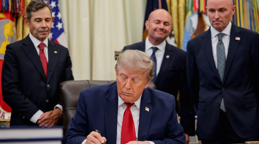 ABD Başkanı Trump: "H&uuml;rm&uuml;z Boğazı İran hari&ccedil; t&uuml;m gemiler i&ccedil;in a&ccedil;ık"