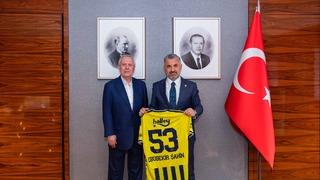 Türk Telekom CEO’su Ebubekir Şahin ile Fenerbahçe Başkanı Aziz Yıldırım bir araya geldi