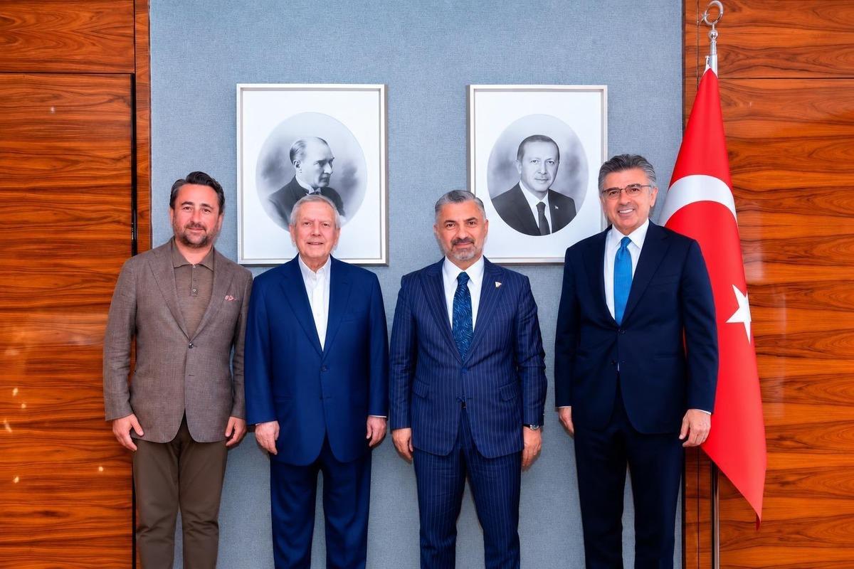 Türk Telekom CEO’su Ebubekir Şahin ile Fenerbahçe Başkanı Aziz Yıldırım bir araya geldi 1