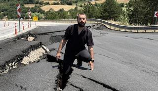 Depremi andıran g&ouml;r&uuml;nt&uuml;ler: Karayolu &ccedil;atlayıp &ccedil;&ouml;kt&uuml;