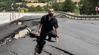 Depremi andıran görüntüler: Karayolu çatlayıp çöktü