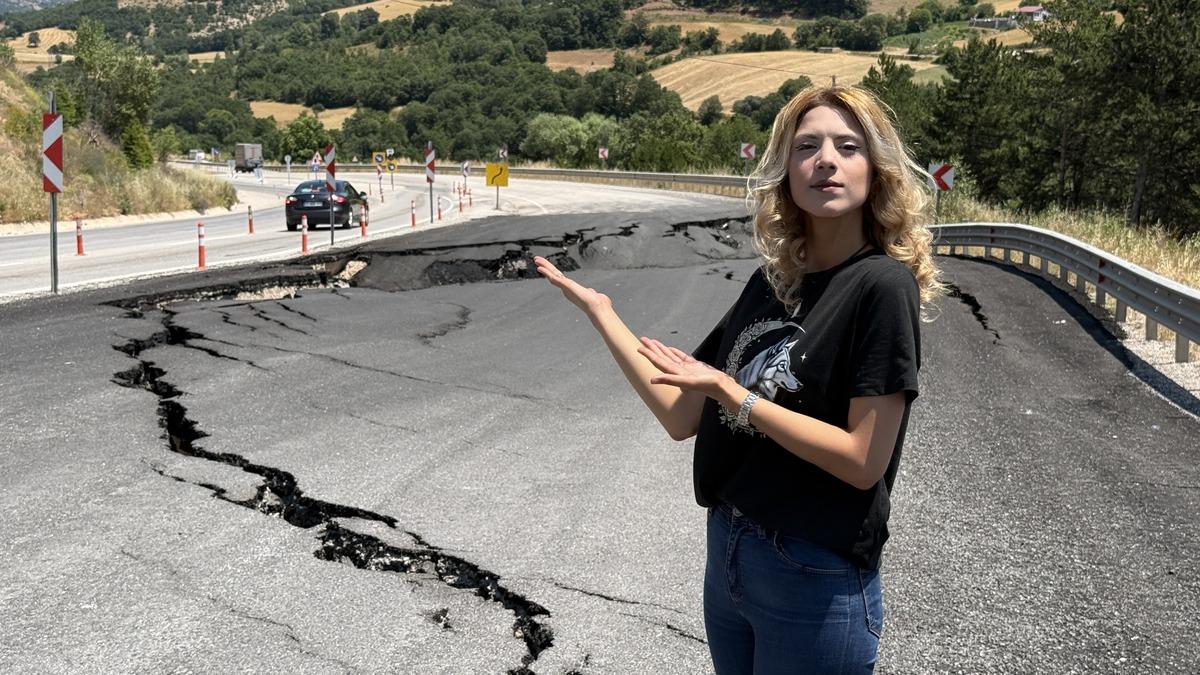 Depremi andıran görüntüler: Karayolu çatlayıp çöktü 2