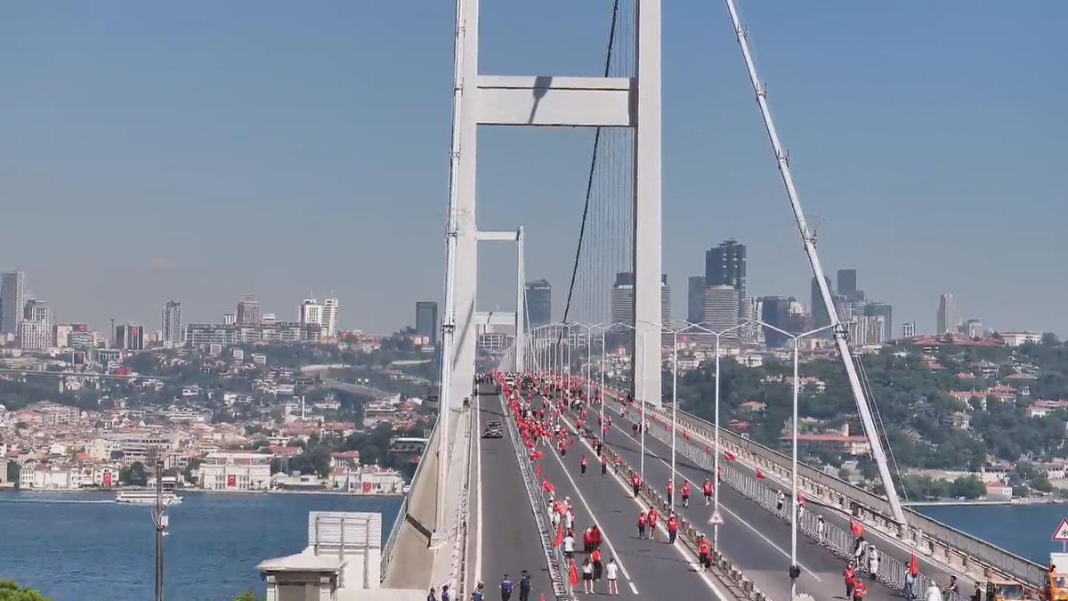 15 Temmuz Demokrasi ve Şehitleri Anma Yürüyüşü böyle görüntülendi 6