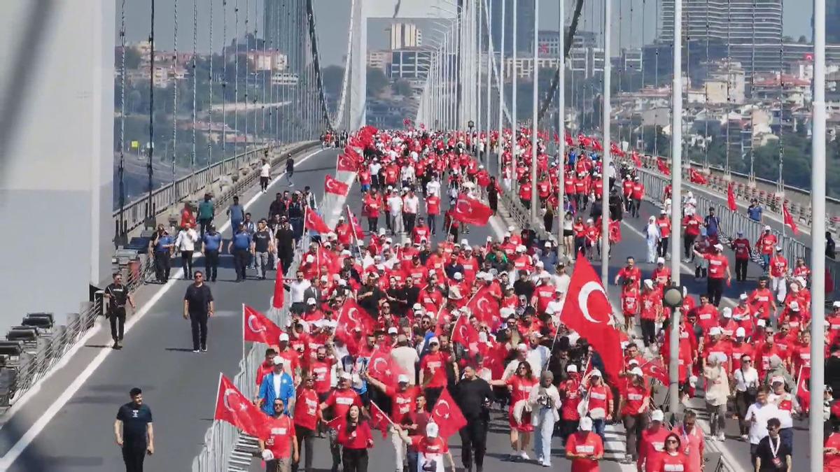 15 Temmuz Demokrasi ve Şehitleri Anma Yürüyüşü böyle görüntülendi
