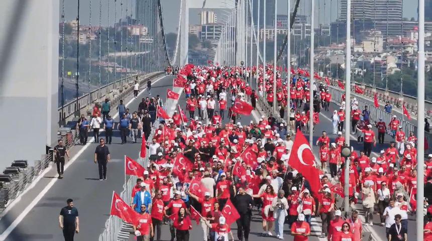 15 Temmuz Demokrasi ve Şehitleri Anma Y&uuml;r&uuml;y&uuml;ş&uuml; b&ouml;yle g&ouml;r&uuml;nt&uuml;lendi