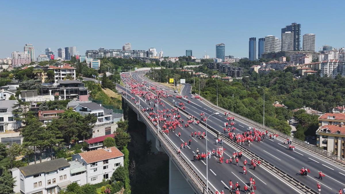 15 Temmuz Demokrasi ve Şehitleri Anma Yürüyüşü böyle görüntülendi 4