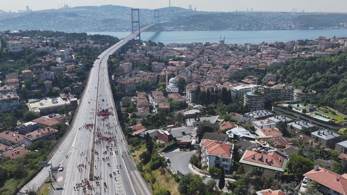 15 Temmuz Demokrasi ve Şehitleri Anma Yürüyüşü böyle görüntülendi 3