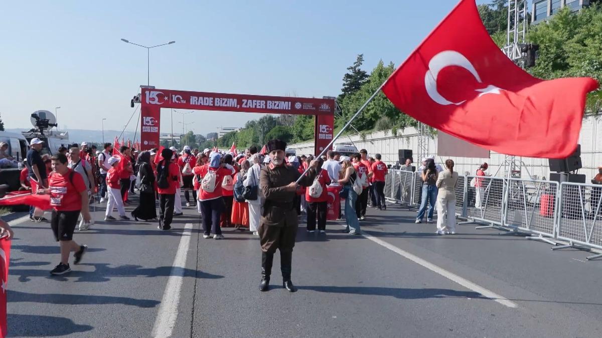15 Temmuz Demokrasi ve Şehitleri Anma Yürüyüşü böyle görüntülendi 8