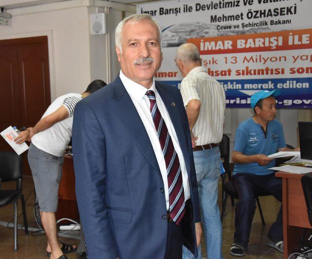 İzmir'de vatandaşlar, imar barışı için müdürlüğe koştu