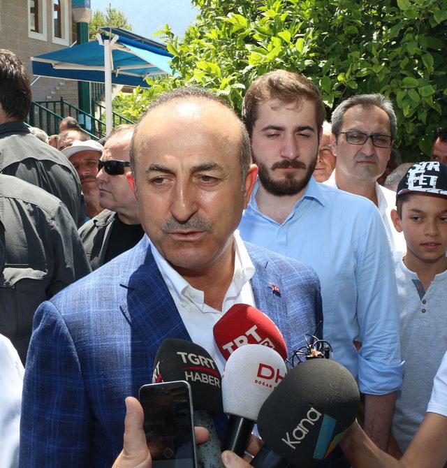 Bakan Çavuşoğlu'ndan Demirören ailesine başsağlığı