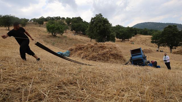 1200 rakımda imece usulü yapıyorlar: Makine giremiyor
