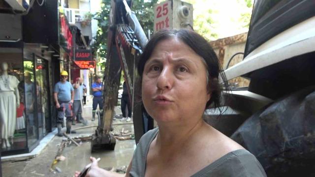 Yalova&rsquo;da su borusu patladı, 4 iş yerini su bastı 1