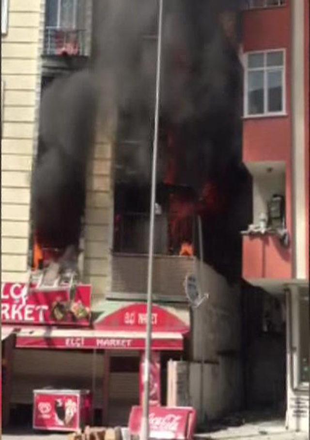 Fotoğraflar // Esenyurt'ta 4 katlı binada yangın