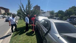 Elazığ’da beton mikseriyle otomobil çarpıştı: 3 yaralı