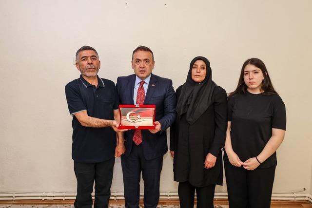 15 Temmuz’da şehit ailesine anlamlı ziyaret 2