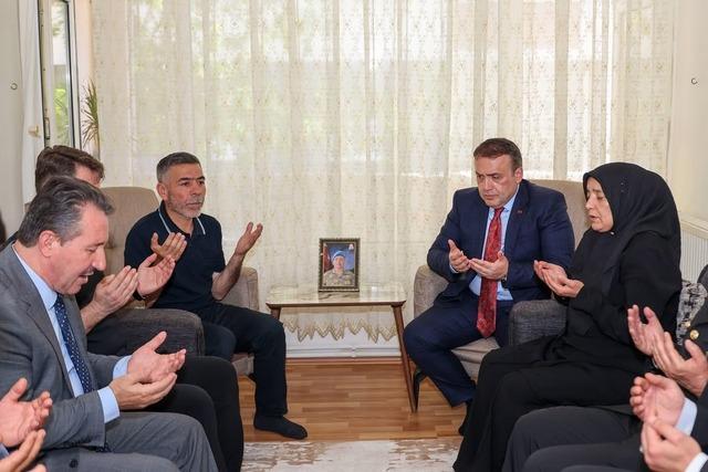 15 Temmuz’da şehit ailesine anlamlı ziyaret 1