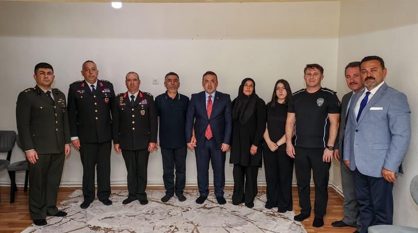 15 Temmuz&rsquo;da şehit ailesine anlamlı ziyaret