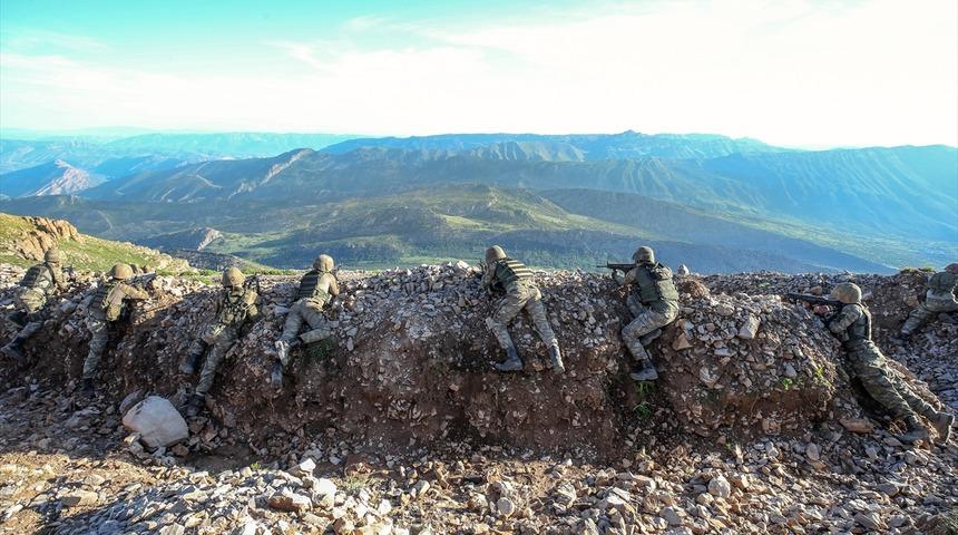 Başbakan Binali Yıldırım'dan Muş'ta kritik Irak ve Kandil a&ccedil;ıklaması: T&uuml;rk askeri Kuzey Irak'ın 30 kilometre i&ccedil;inde