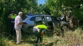 Lastiği patlayan cip şarampole uçtu: 3 yaralı