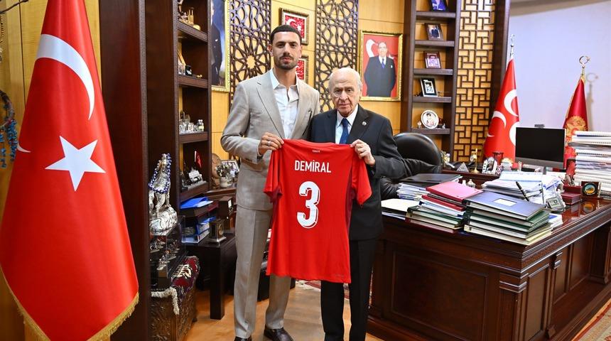 MHP Genel Başkanı Bah&ccedil;eli, A Milli Futbol Takımı oyuncusu Merih Demiral'ı kabul etti