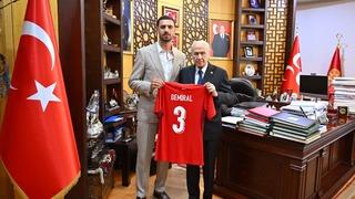 MHP Genel Başkanı Bahçeli, A Milli Futbol Takımı oyuncusu Merih Demiral'ı kabul etti