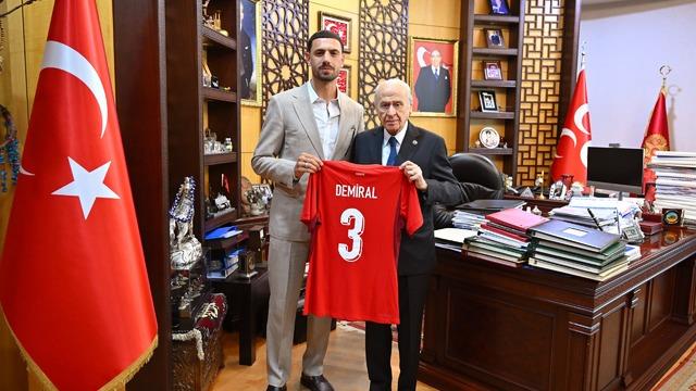 MHP Genel Başkanı Bahçeli, A Milli Futbol Takımı oyuncusu Merih Demiral'ı kabul etti