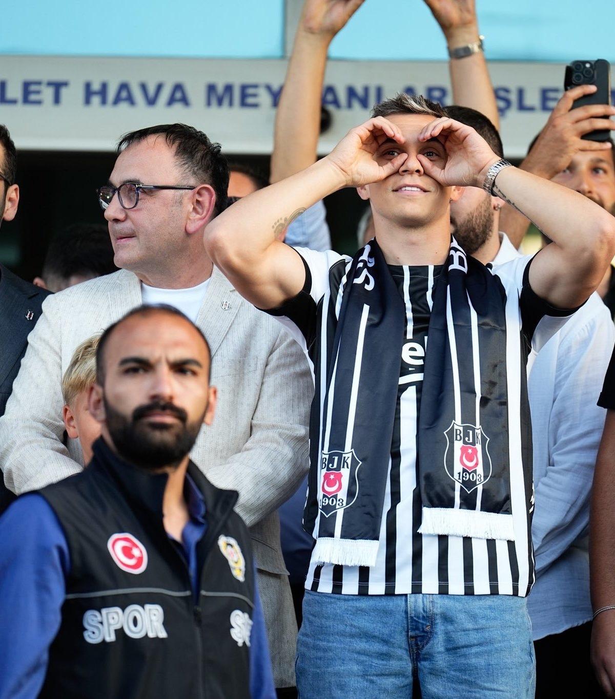 Beşiktaş ta Trossard transferinin en duygusal karesi! Murat Kılıç ın yanındaki o an gündem oldu 1