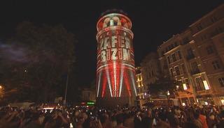 Galata Kulesi'nde 15 Temmuz'un 10'uncu yılında ışık g&ouml;sterisi