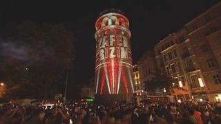 Galata Kulesi'nde 15 Temmuz'un 10'uncu yılında ışık gösterisi gerçekleştirildi