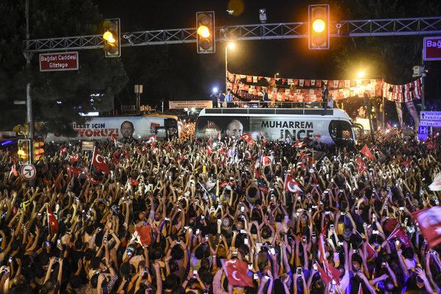 Muharrem İnce, Kadıköy'de on binlere seslendi