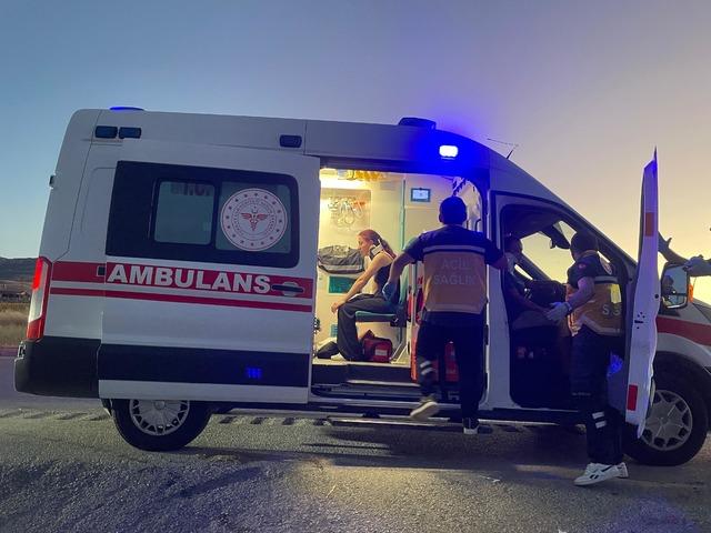 Amasya da devrilen yolcu otobüsündeki 46 kişi yaralandı 3