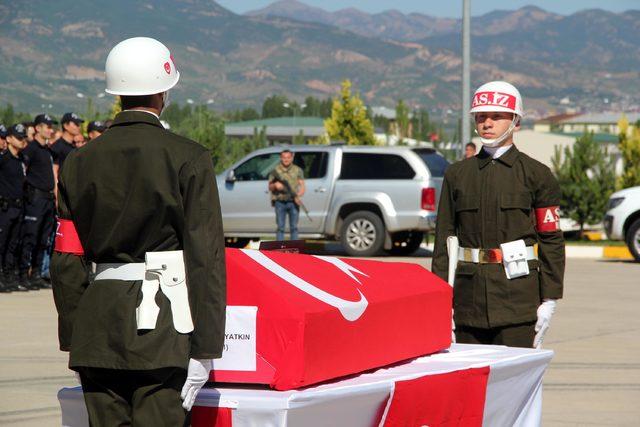 Şehit asker, dualarla memleketine uğurlandı