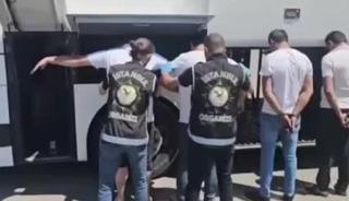 Bu hangi &ccedil;etenin otob&uuml;s&uuml;! İ&ccedil;inden &ccedil;ıkanlar hayrete d&uuml;ş&uuml;rd&uuml;