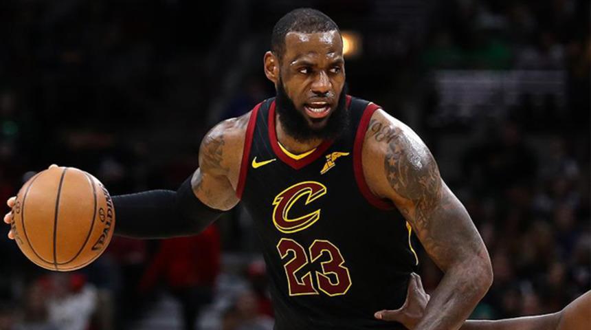 Lebron James kırık elle oynamış