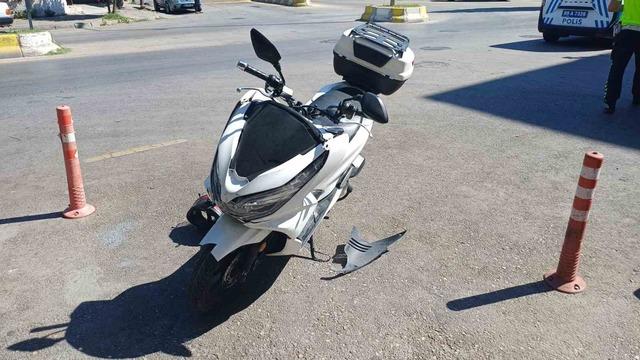 Motosiklet ile otomobil &ccedil;arpıştı: 1 yaralı 3