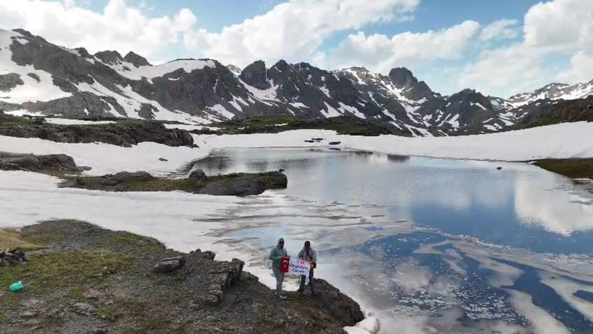 Burası buzullar değil Erzurum! Temmuz ortasında göl buz tuttu 1