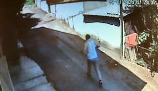 Karab&uuml;k'te hareketli dakikalar! Ara&ccedil;taki iki kadını bırakıp ka&ccedil;maya başladı...