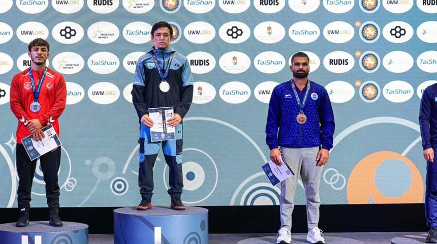 Tolga &Ouml;zbek&rsquo;ten g&uuml;m&uuml;ş, Alperen Atar&rsquo;dan bronz madalya